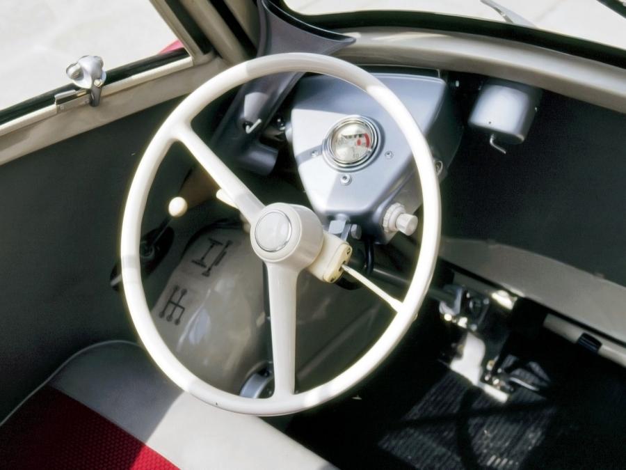  BMW Isetta 300 1957 года  (фото 7 из 15)